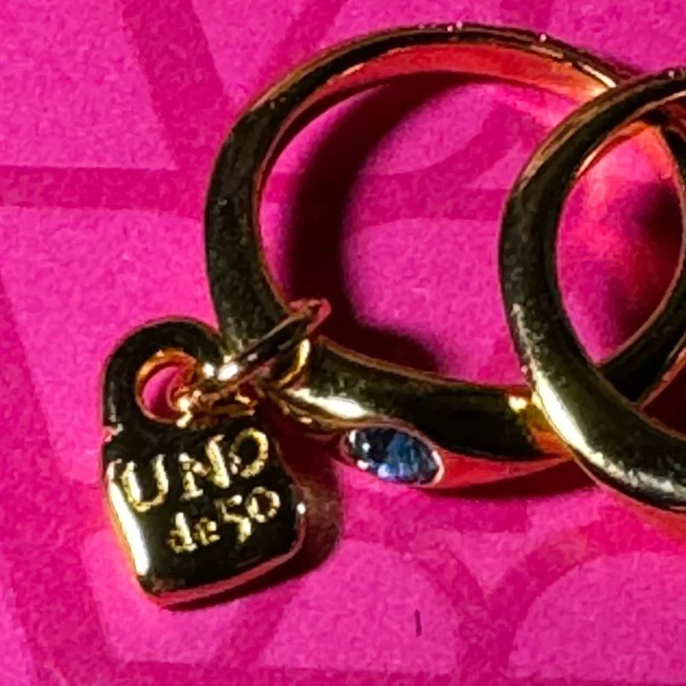 *UNOde50 Gold Rings with Blue tone Stones